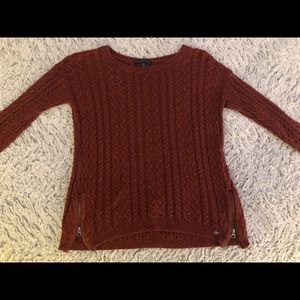 maroon sweater